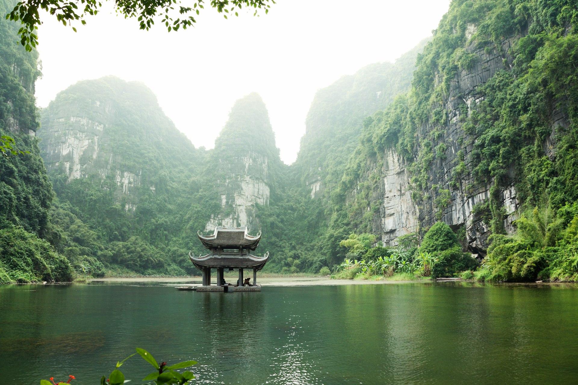 Ναός στον ποταμό Trang An, Ninh Binh