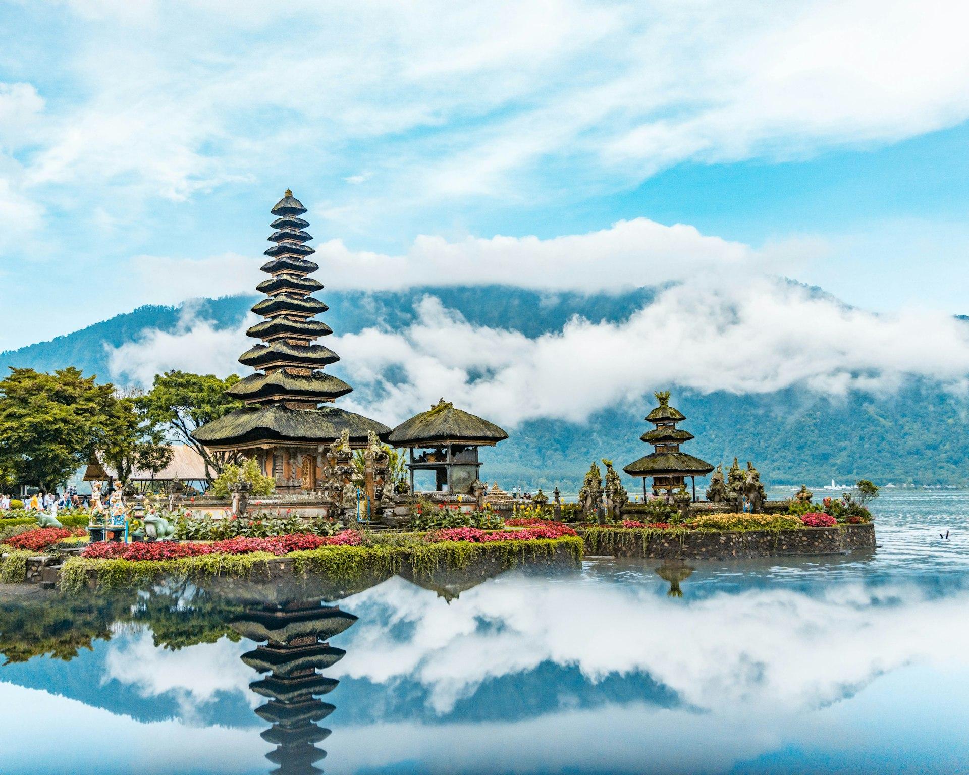 Ο ναός Ulun Danu στη λίμνη Beratan
